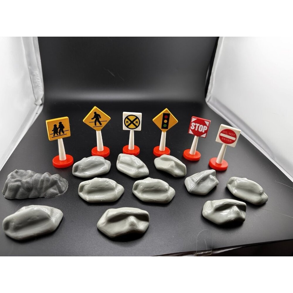 Thomas Train Tank Engine Signs And Rocks Boulders Lot Plastic